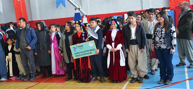 Hakkari'de Folklor yarışması 8