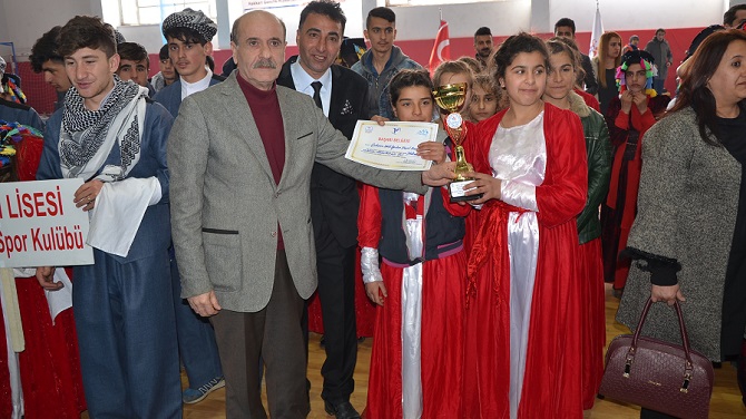 Hakkari'de Folklor yarışması 9