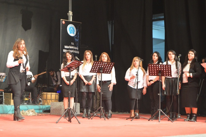 Hakkari'de Kültürlerin Dansı ile Reng-i programına yoğun ilgi 14