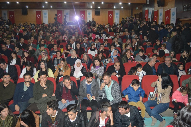 Hakkari'de Kültürlerin Dansı ile Reng-i programına yoğun ilgi 2