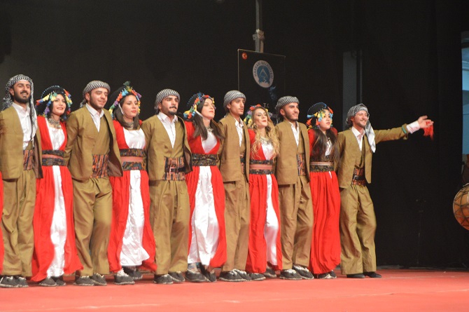 Hakkari'de Kültürlerin Dansı ile Reng-i programına yoğun ilgi 20