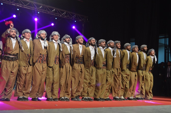Hakkari'de Kültürlerin Dansı ile Reng-i programına yoğun ilgi 21