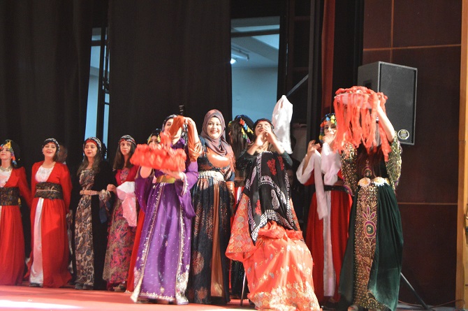 Hakkari'de Kültürlerin Dansı ile Reng-i programına yoğun ilgi 22