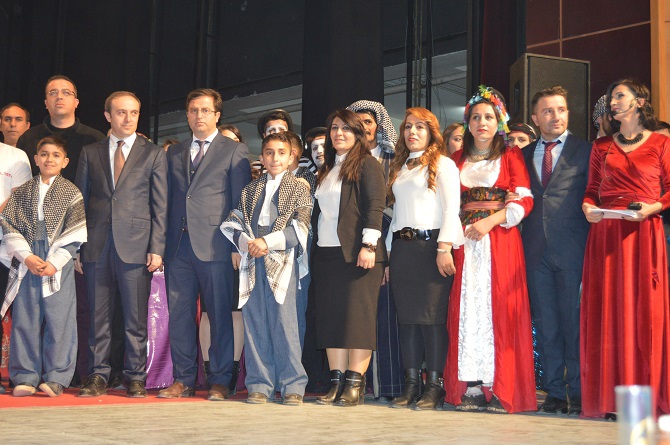 Hakkari'de Kültürlerin Dansı ile Reng-i programına yoğun ilgi 23