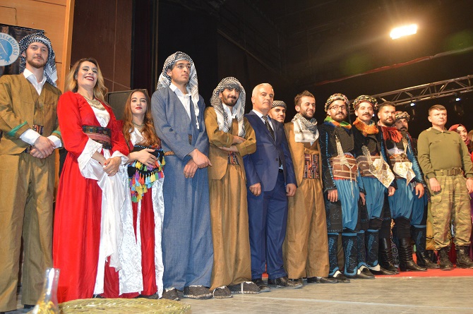 Hakkari'de Kültürlerin Dansı ile Reng-i programına yoğun ilgi 24