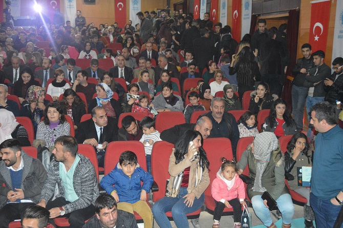 Hakkari'de Kültürlerin Dansı ile Reng-i programına yoğun ilgi 4