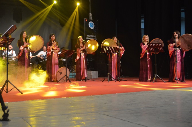 Hakkari'de Kültürlerin Dansı ile Reng-i programına yoğun ilgi 6