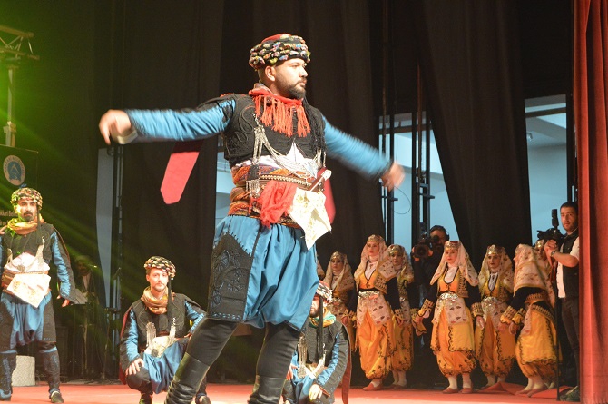 Hakkari'de Kültürlerin Dansı ile Reng-i programına yoğun ilgi 9