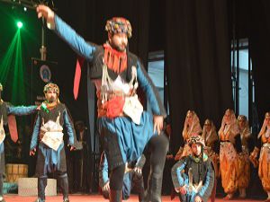 Hakkari'de Kültürlerin Dansı ile Reng-i programına yoğun ilgi