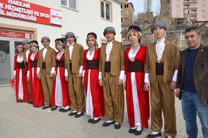 Hakkari'de halk oyunları yarışması düzenlendi 25