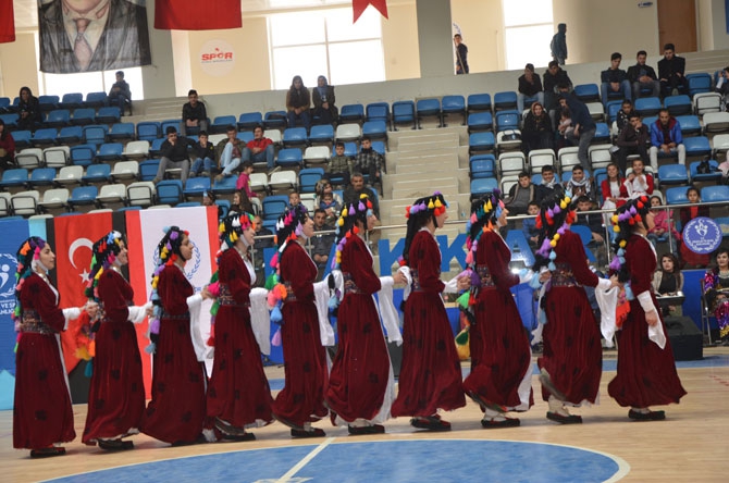 Hakkari'de halk oyunları yarışması düzenlendi 26