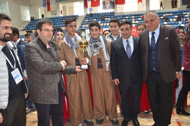 Hakkari'de halk oyunları yarışması düzenlendi 30