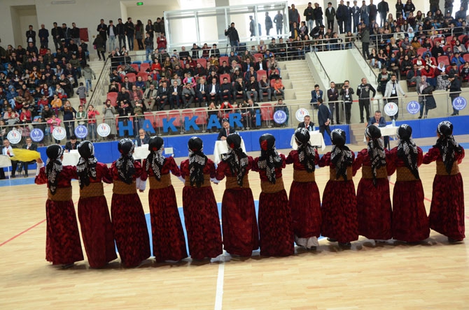 Hakkari'de halk oyunları yarışması düzenlendi 7