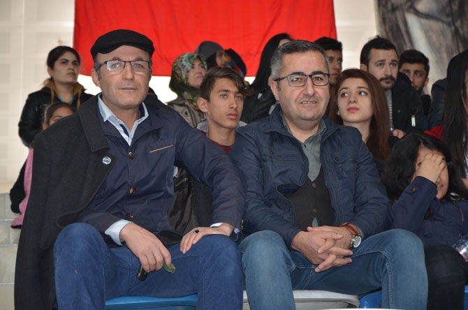 Hakkari'de halk oyunları yarışması düzenlendi 9