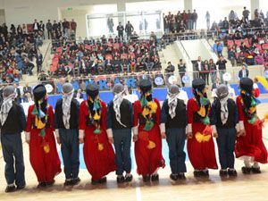 Hakkari'de halk oyunları yarışması düzenlendi