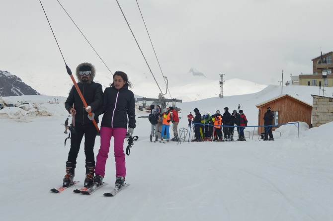 İran ve Irak'tan Hakkari'ye kayak yapmaya geliyorlar 17