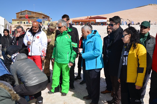 Hakkari'de '2'nci Kar Festivali' 15