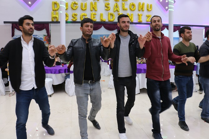 Özkan ailesinin mutlu günü 21