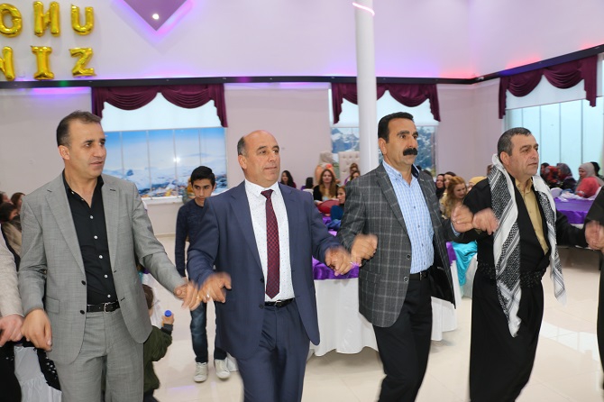 Özkan ailesinin mutlu günü 25