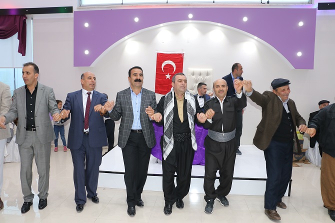 Özkan ailesinin mutlu günü 27