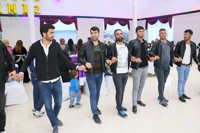 Özkan ailesinin mutlu günü 31