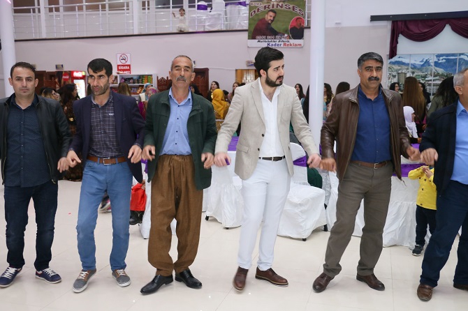 Özkan ailesinin mutlu günü 33