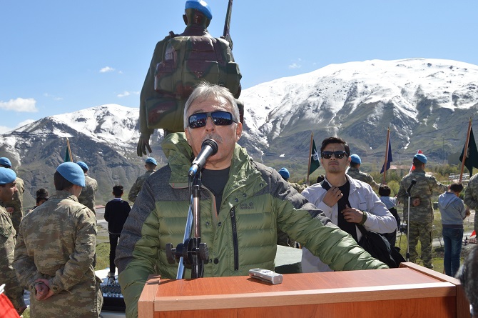 Hakkari’de Öğrenciler 23 Nisan kapsamında Tugay komutanlığını gezdiler 10