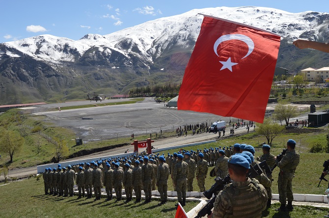 Hakkari’de Öğrenciler 23 Nisan kapsamında Tugay komutanlığını gezdiler 21