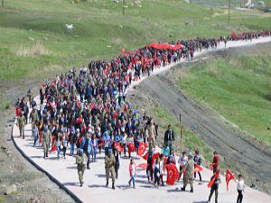 Hakkari’de Öğrenciler 23 Nisan kapsamında Tugay komutanlığını gezdiler