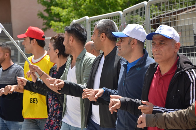 Hakkari’de halaylı 1 Mayıs kutlaması 11