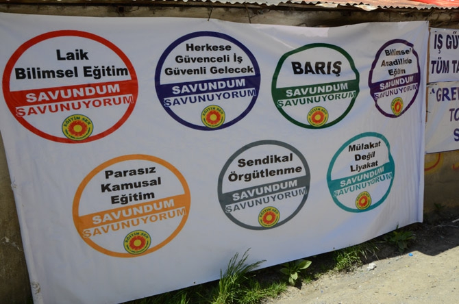 Hakkari’de halaylı 1 Mayıs kutlaması 14