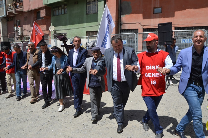 Hakkari’de halaylı 1 Mayıs kutlaması 16