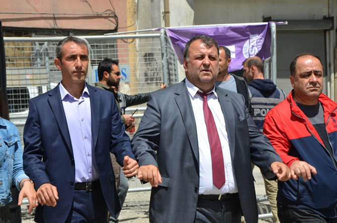 Hakkari’de halaylı 1 Mayıs kutlaması 3