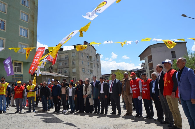 Hakkari’de halaylı 1 Mayıs kutlaması 4