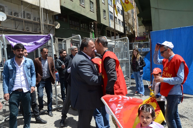 Hakkari’de halaylı 1 Mayıs kutlaması 9