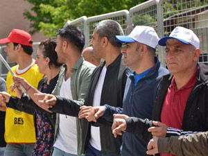 Hakkari’de halaylı 1 Mayıs kutlaması