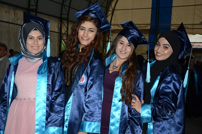 Hakkari Üniversitesi'nde Mezuniyet Sevinci 10