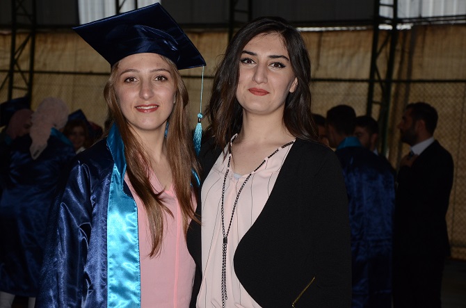 Hakkari Üniversitesi'nde Mezuniyet Sevinci 12