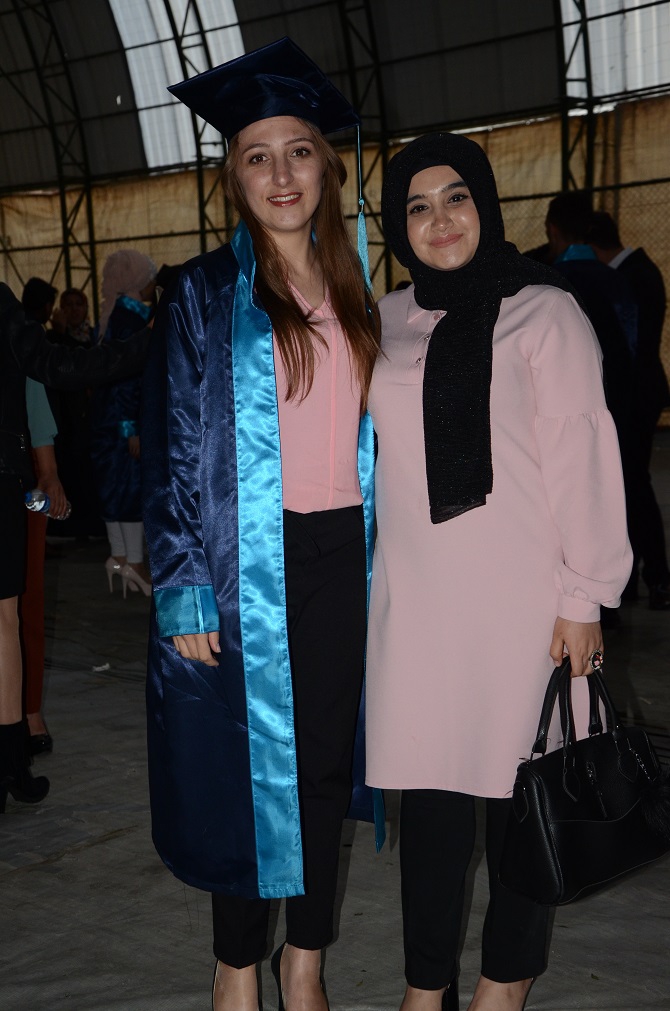Hakkari Üniversitesi'nde Mezuniyet Sevinci 14