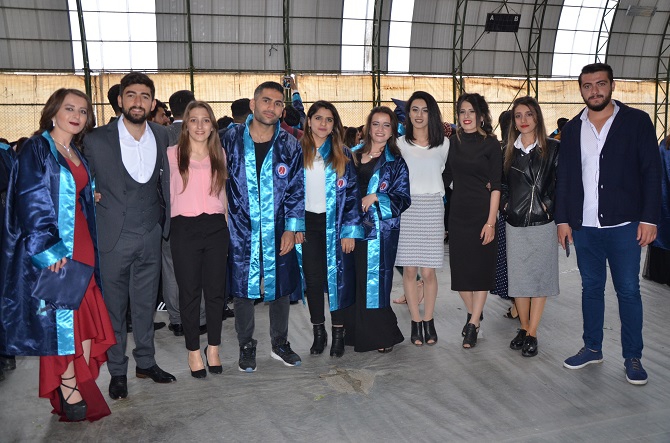 Hakkari Üniversitesi'nde Mezuniyet Sevinci 22