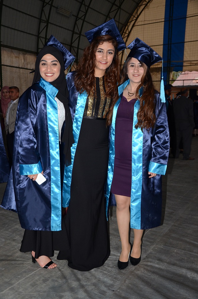 Hakkari Üniversitesi'nde Mezuniyet Sevinci 9