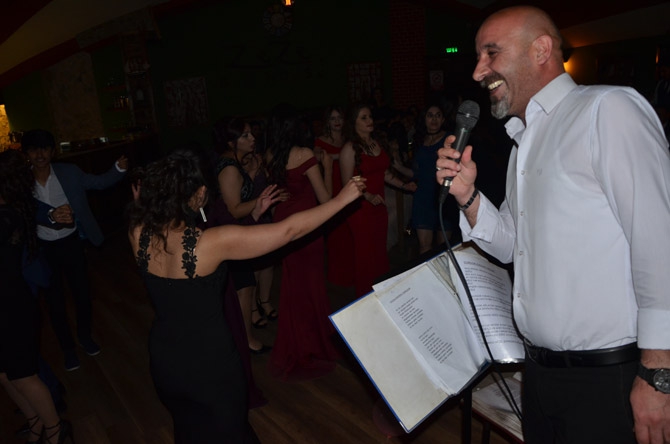 Hakkari Üniversitesi öğrencilerinin mezuniyet gecesi 12