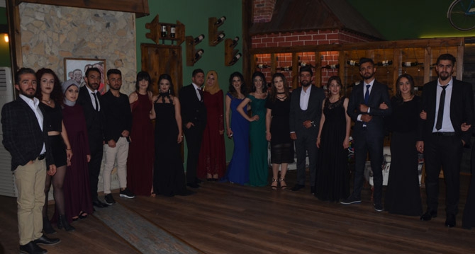 Hakkari Üniversitesi öğrencilerinin mezuniyet gecesi 3