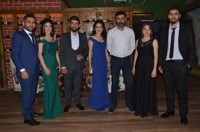 Hakkari Üniversitesi öğrencilerinin mezuniyet gecesi 6