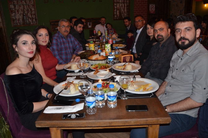 Hakkari Üniversitesi öğrencilerinin mezuniyet gecesi 7