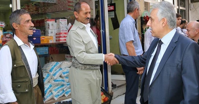 Vali Toprak esnafı ziyaret etti