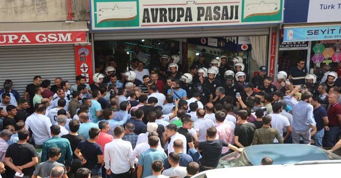 Batman'da polis ve esnaf arasında 'kaçak eşya' kavgası büyüdü