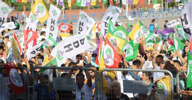 Demirtaş: Toplumun gözü kulağı HDP'dedir