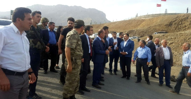 AK Parti'li Kavakçı Şemdinli'de Sığınmacıları Ziyaret Etti