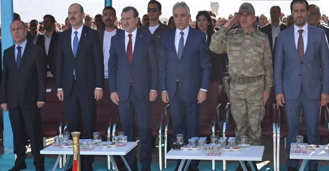 Bakan Soylu ve Bak, Yüksekova'da Gençlik Merkezi'nin Açılışını Yaptı